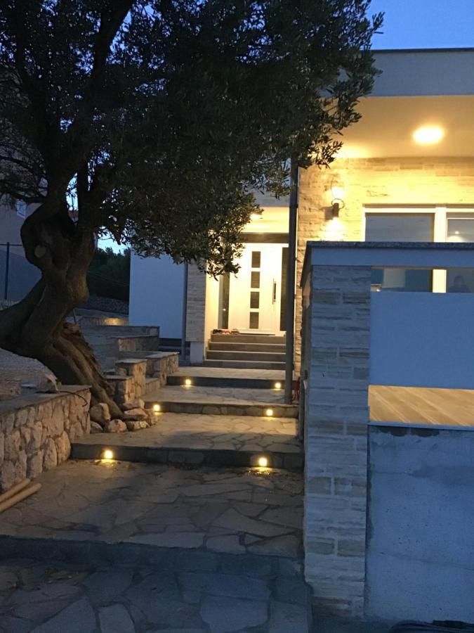 Moderner Bungalow Mit Meerblick Лун Екстериор снимка
