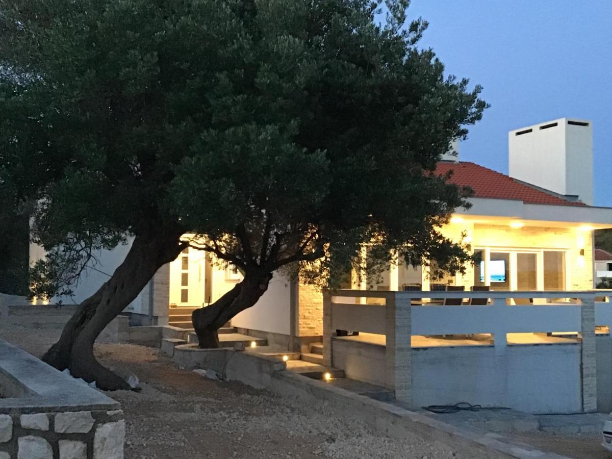 Moderner Bungalow Mit Meerblick Лун Екстериор снимка