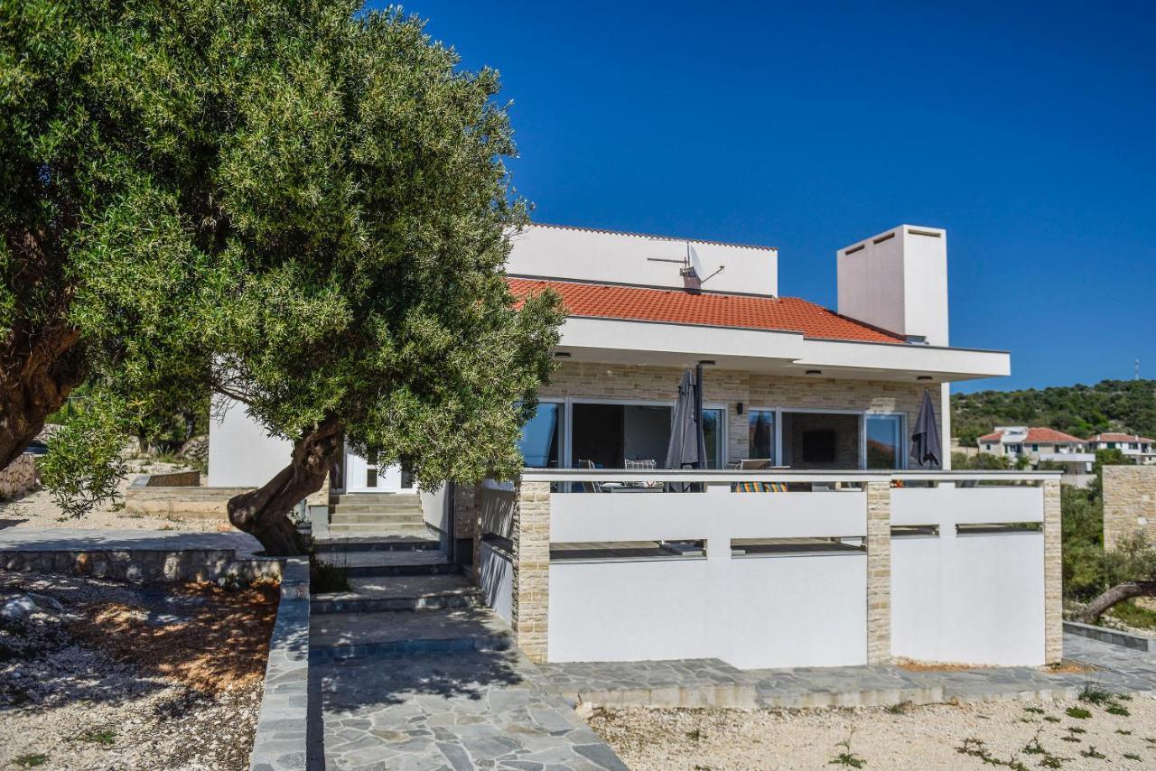 Moderner Bungalow Mit Meerblick Лун Екстериор снимка