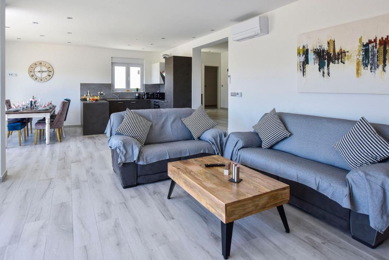 Moderner Bungalow Mit Meerblick Лун Екстериор снимка