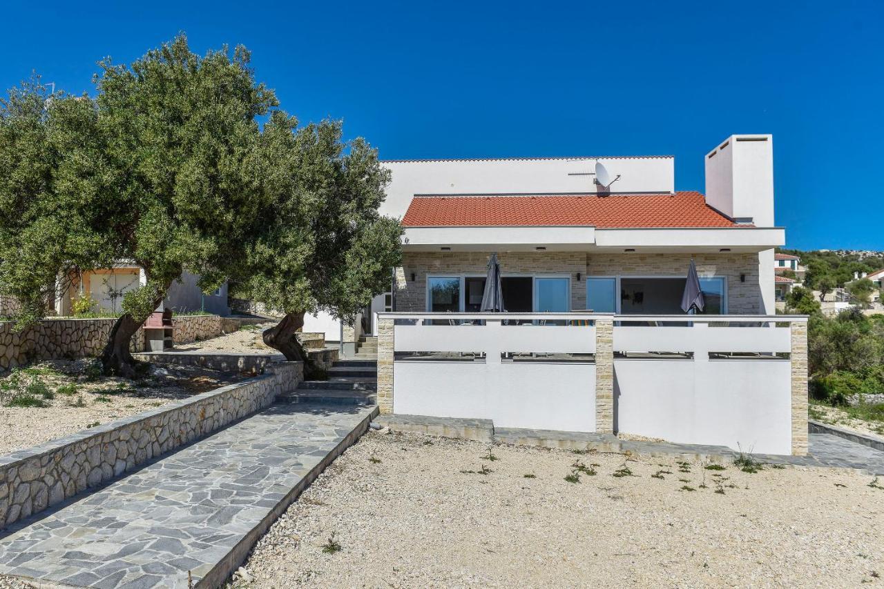 Moderner Bungalow Mit Meerblick Лун Екстериор снимка