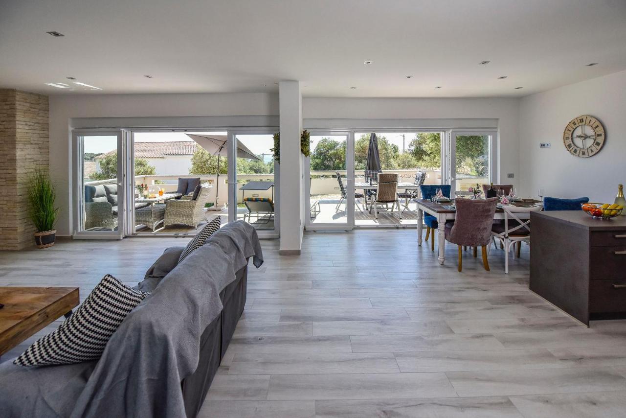 Moderner Bungalow Mit Meerblick Лун Екстериор снимка
