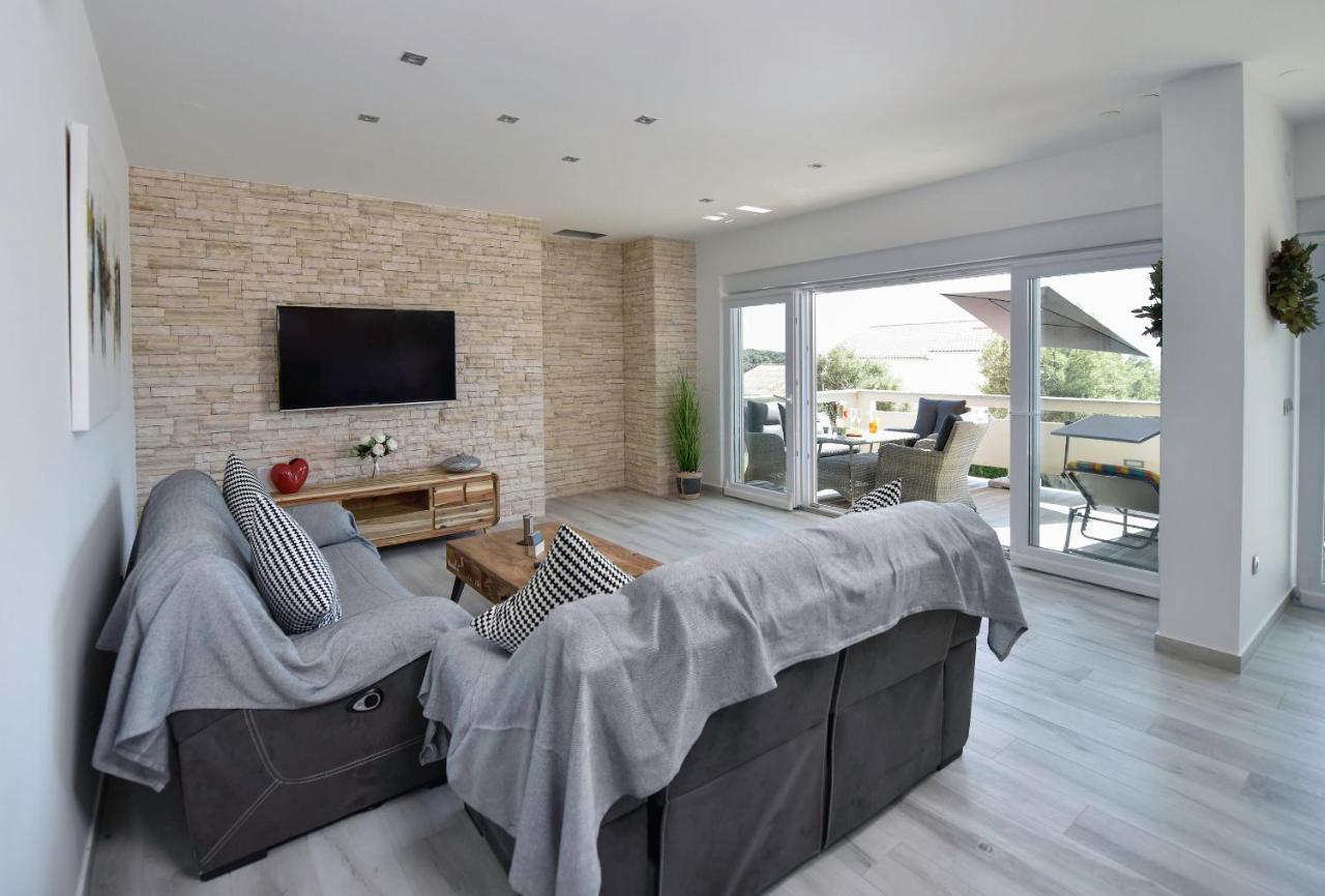 Moderner Bungalow Mit Meerblick Лун Екстериор снимка