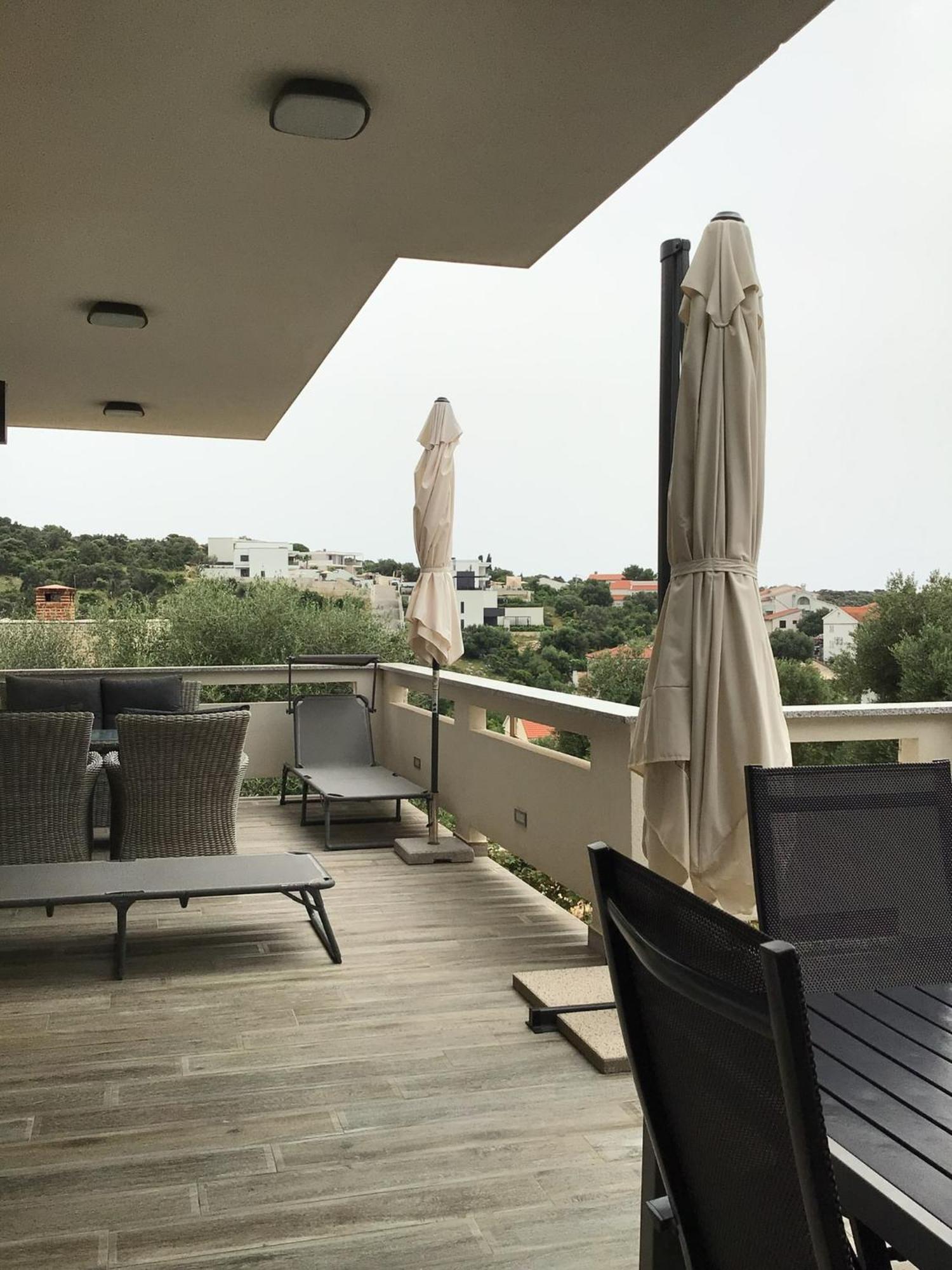 Moderner Bungalow Mit Meerblick Лун Екстериор снимка